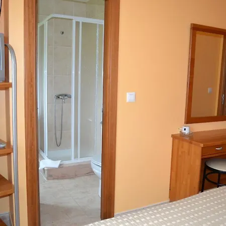 Pereirina Pensionat Cee