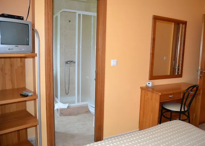 Pereirina Penzion Cee